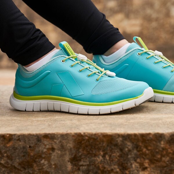 No. 23 Sport Runner in Teal Lime